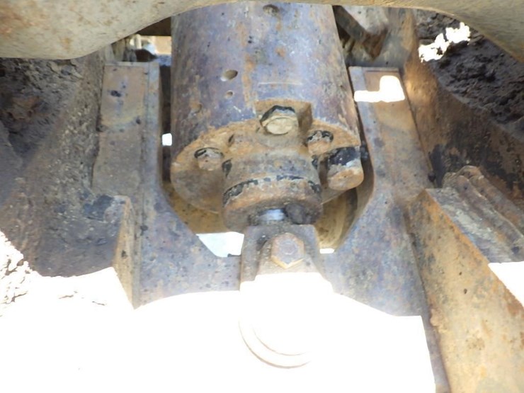 deere-245g-lc-image-26