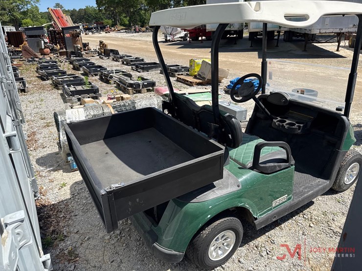 e-z-go-electric-golf-cart-image-2