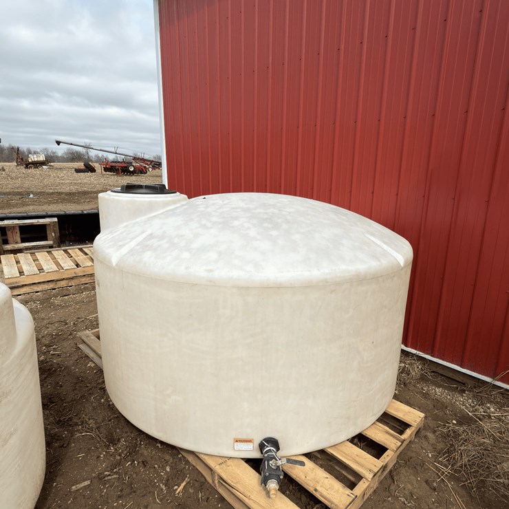 Poly Tank 1100 Gallon