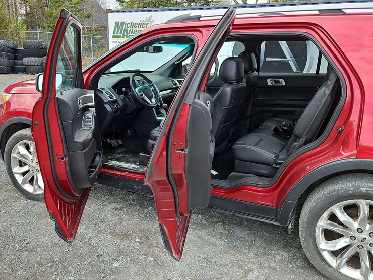 2015-ford-explorer-image-12