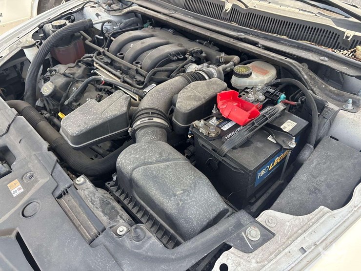 2016-ford-taurus-sedan-image-8