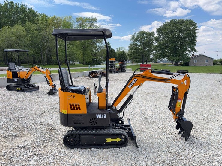 2026-miva-va13-mini-excavator-image-6