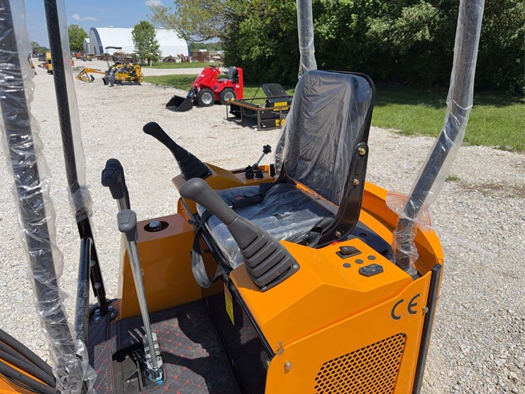 2026-miva-va15-mini-excavator-image-11