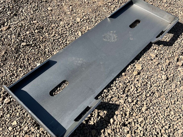 heavy-duty-solid-steel-skid-steer-mounting-plate-(new/unused)-image-5