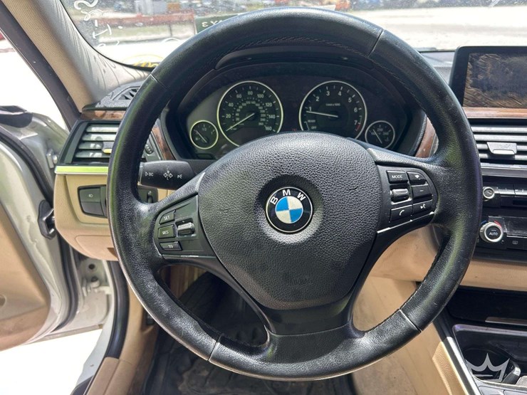 2013-bmw-328i-sedan-image-7