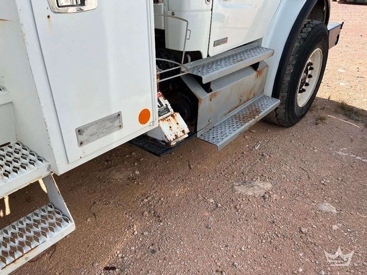 freightliner-m2-106-image-11
