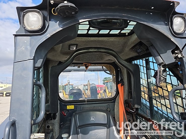 2021-deere-331g-image-14