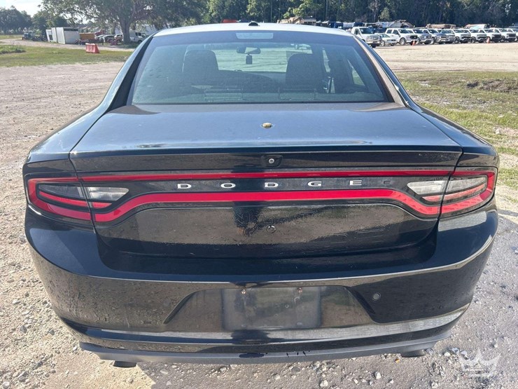 2019-dodge-charger-sedan-image-24