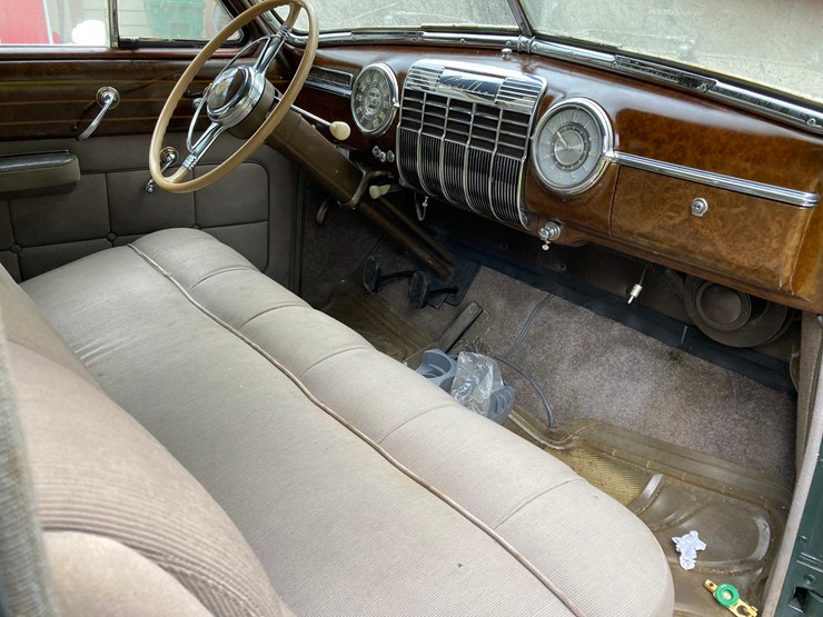 1941-cadillac-fleetwood-limousine-image-3