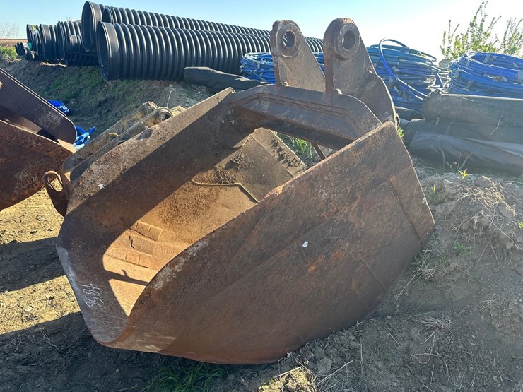 #4856-•-approx-50"-sand-excavator-bucket-image-2