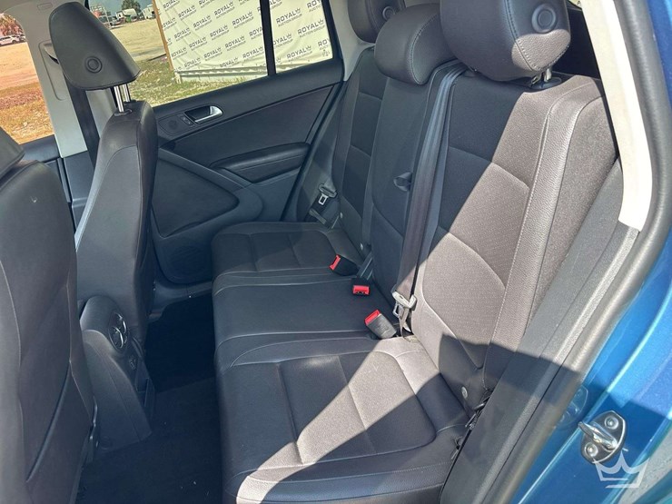 2017-volksagen-tiguan-suv-image-23