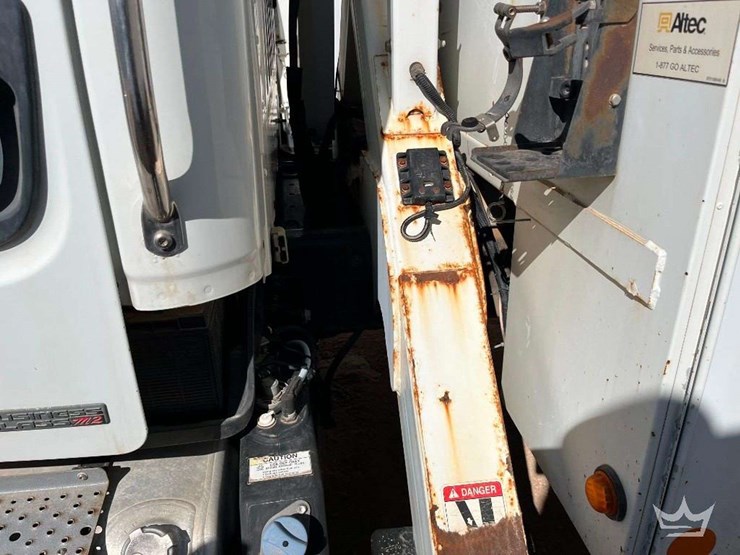 freightliner-m2-106-image-8