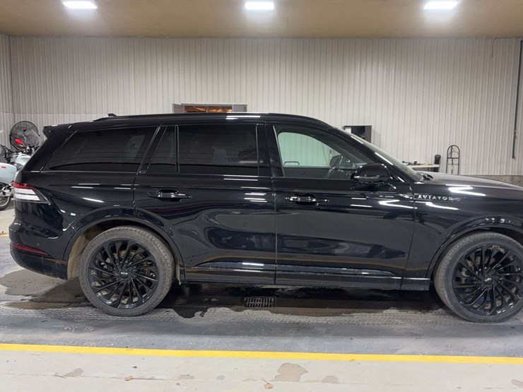2023-lincoln-aviator-image-6