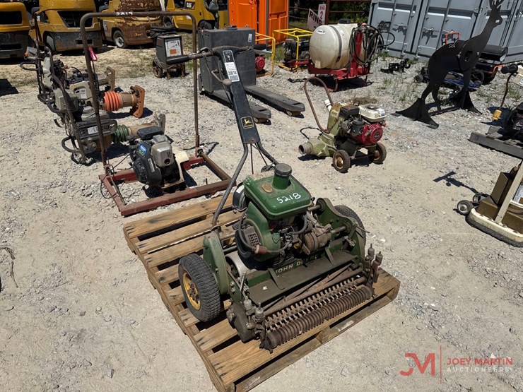 john-deere-gas-powered-fg-150-turf-machine-image-1