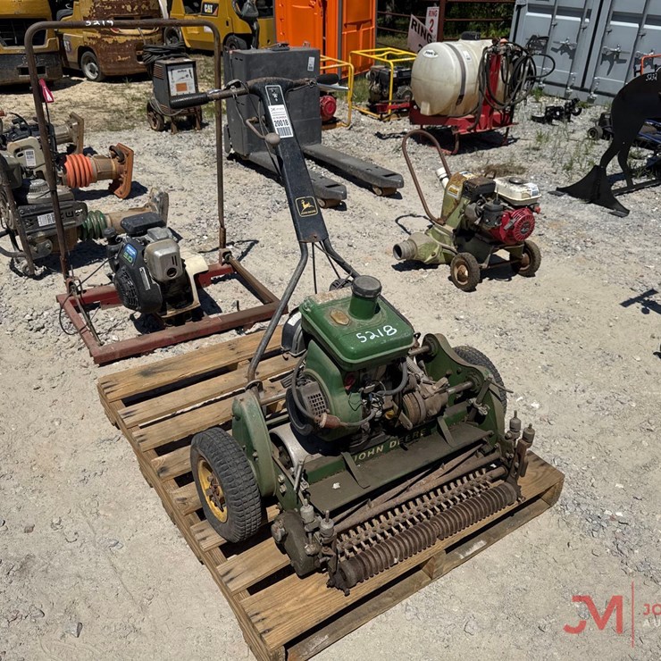 JOHN DEERE GAS POWERED FG-150 TURF MACHINE