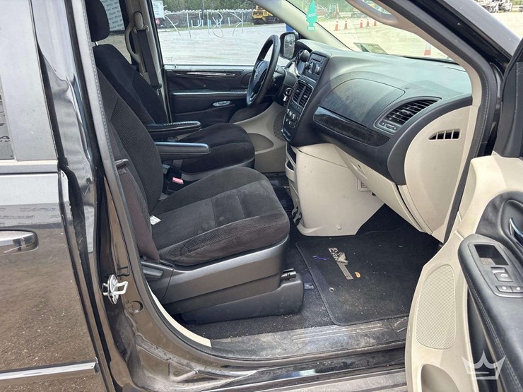 2017-dodge-grand-caravan-image-29