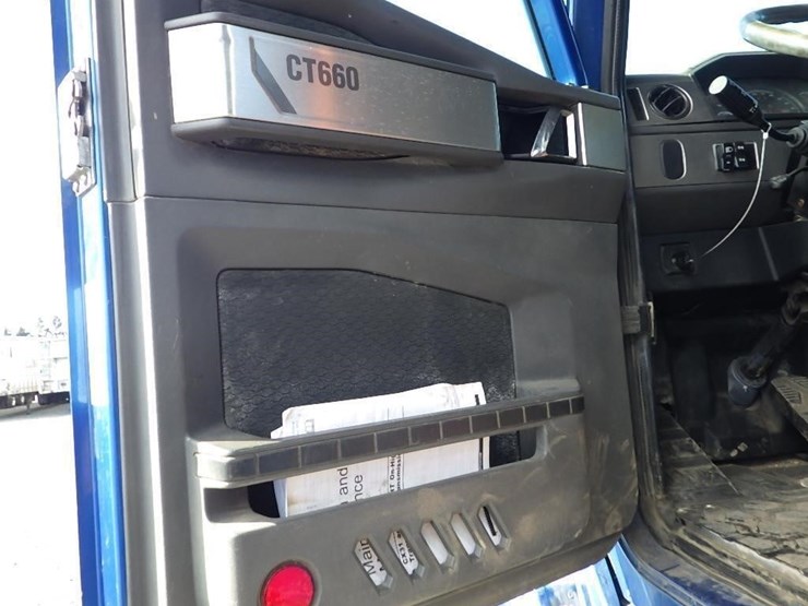 2014-caterpillar-ct660-image-45