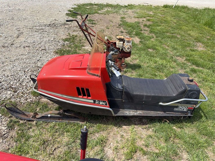 1972-massey-ferguson-300-image-2