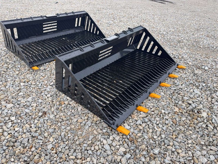 2026-giyi-66"-skid-steer-rock-bucket-image-7