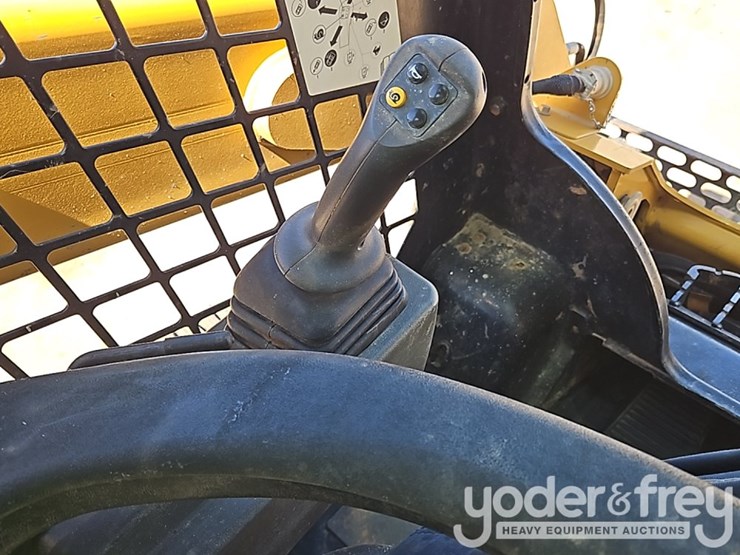 2023-caterpillar-259d3-image-32