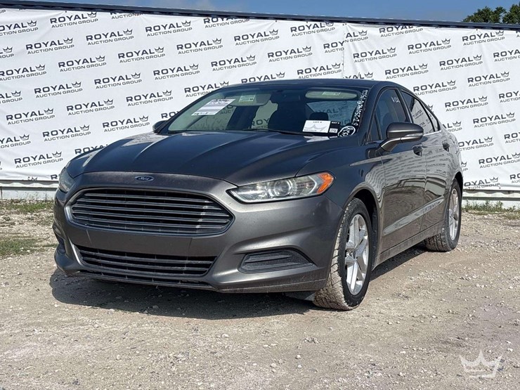 2014-ford-fusion-sedan-image-1