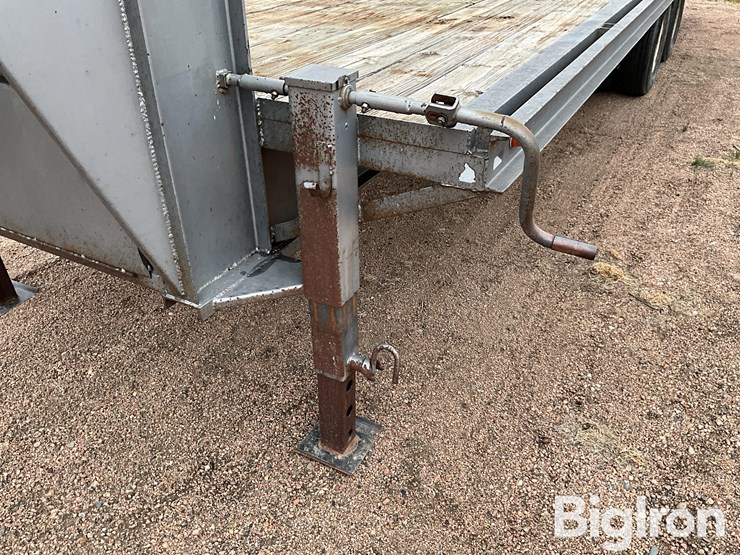 1993-trailmann-8’6”x25’-t/a-gooseneck-flatbed-trailer-image-13