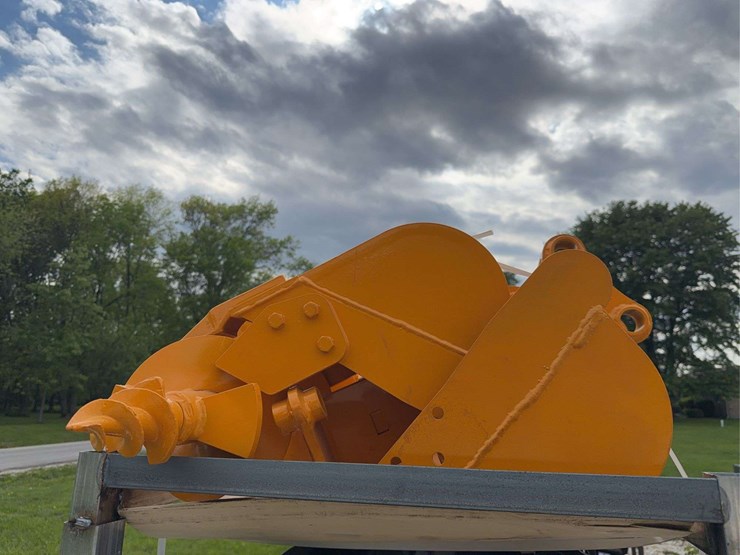 (8)-mini-excavator-attachments-image-11