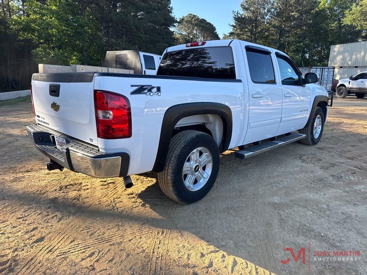2011-chevrolet-silverado-1500-image-3