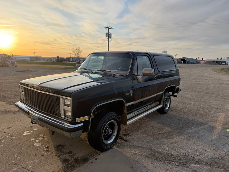 1985-chevrolet-suburban-image-4