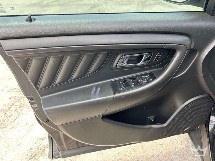 2018-ford-taurus-sedan.-image-11