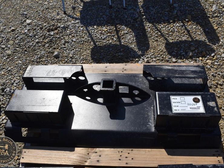 skid-steer-receiver-hitch-plate-attachment-44987-image-1