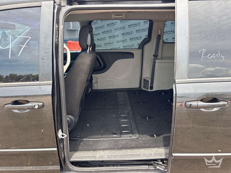 2017-dodge-grand-caravan-image-19