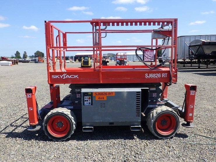 2019-skyjack-sj6826rt-image-4