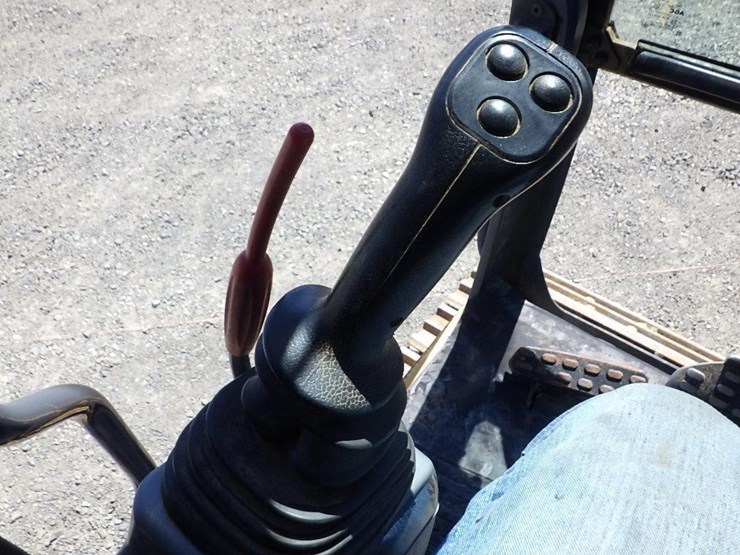 deere-245g-lc-image-50