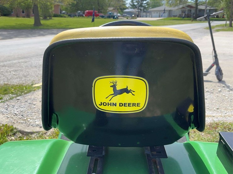 john-deere-322-image-26
