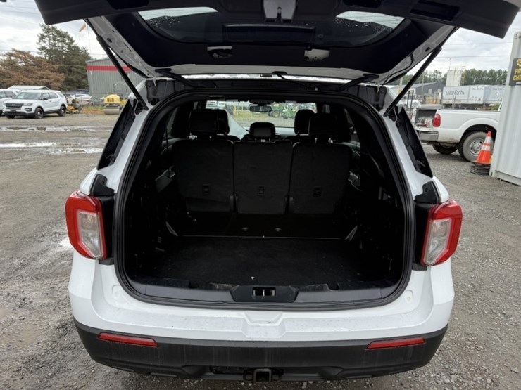 2020-ford-explorer-image-15