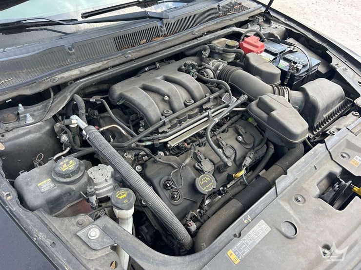 2014-ford-taurus-sedan-image-8