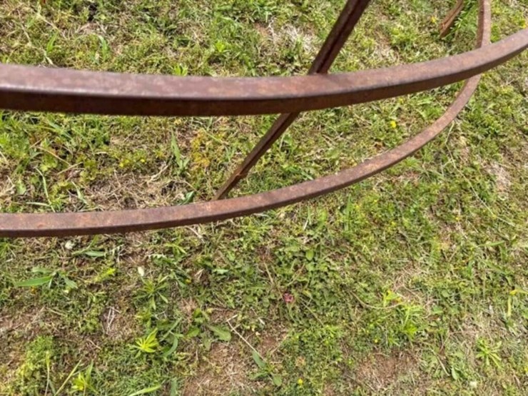 steel-round-bale-feeder-image-2