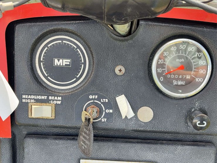 1972-massey-ferguson-300-image-26
