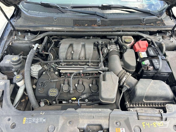2014-ford-taurus-sedan-image-7