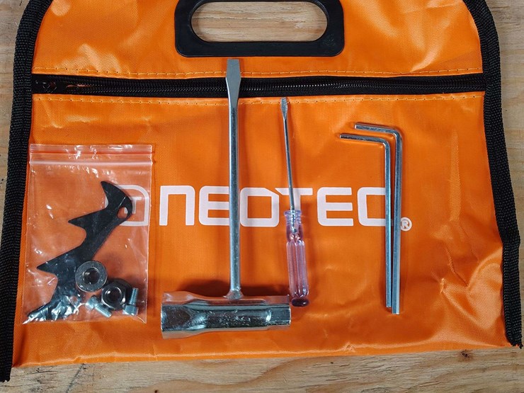 neotec-ncs5800-gas-chainsaw-kit-–-25:1-fuel-mix-–-20"-&-18"-bars-(unassembled)-(new/unused)-image-10