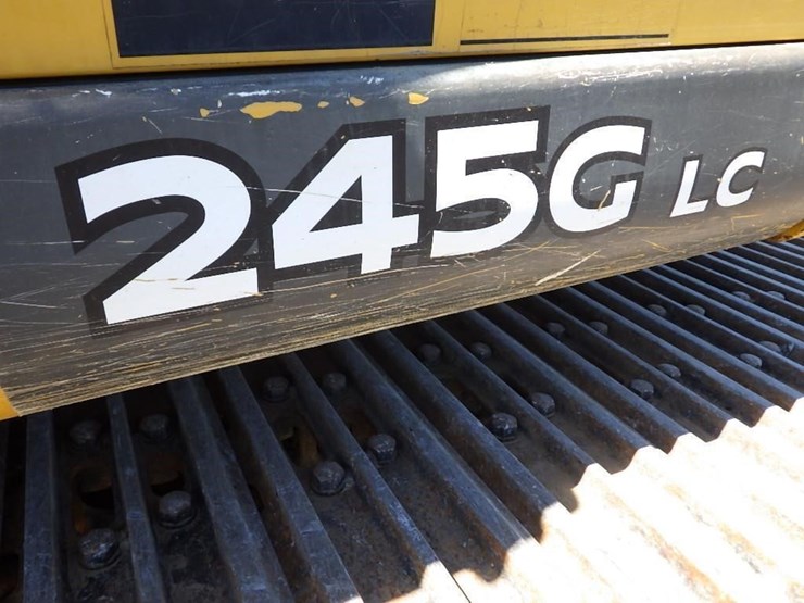 deere-245g-lc-image-59