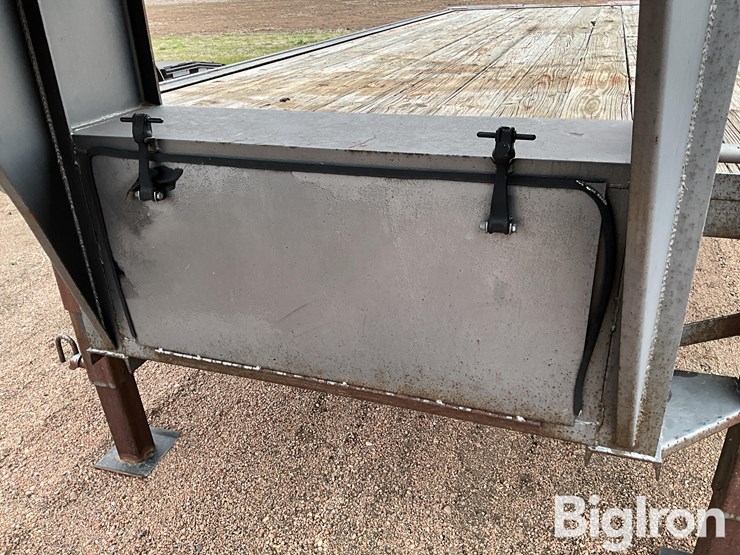 1993-trailmann-8’6”x25’-t/a-gooseneck-flatbed-trailer-image-12