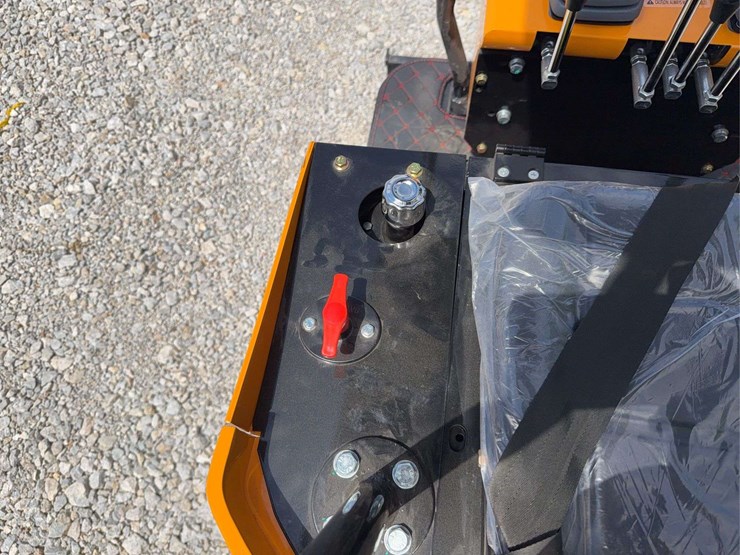 2026-miva-va13-mini-excavator-image-12