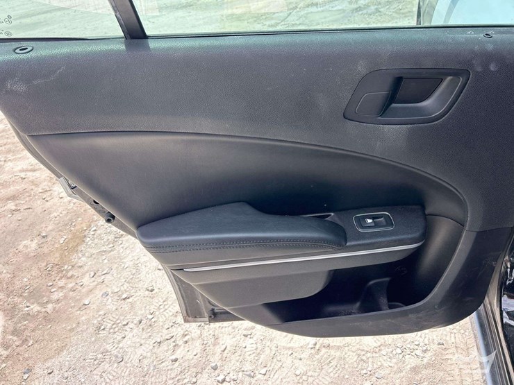 2019-dodge-charger-sedan-image-21
