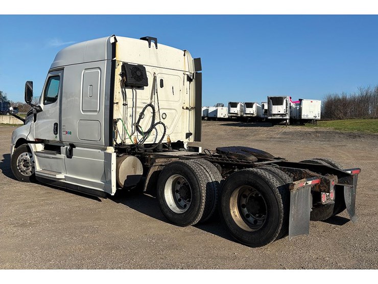2019-freightliner-cascadia-126-image-5
