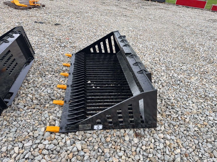 2026-giyi-66"-skid-steer-rock-bucket-image-2