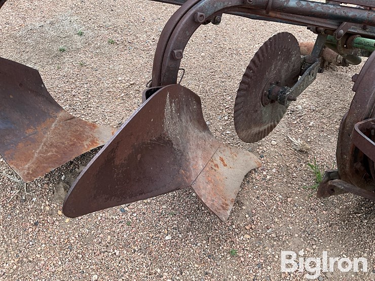 john-deere-3-bottom-plow-image-14