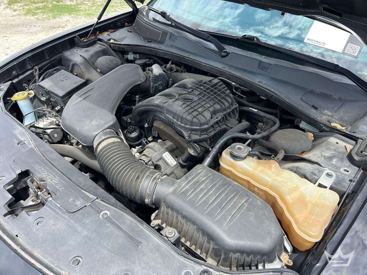 2019-dodge-charger-sedan-image-9