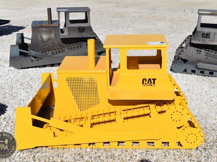 caterpillar-dozer-lawn-ornament-44961-image-1